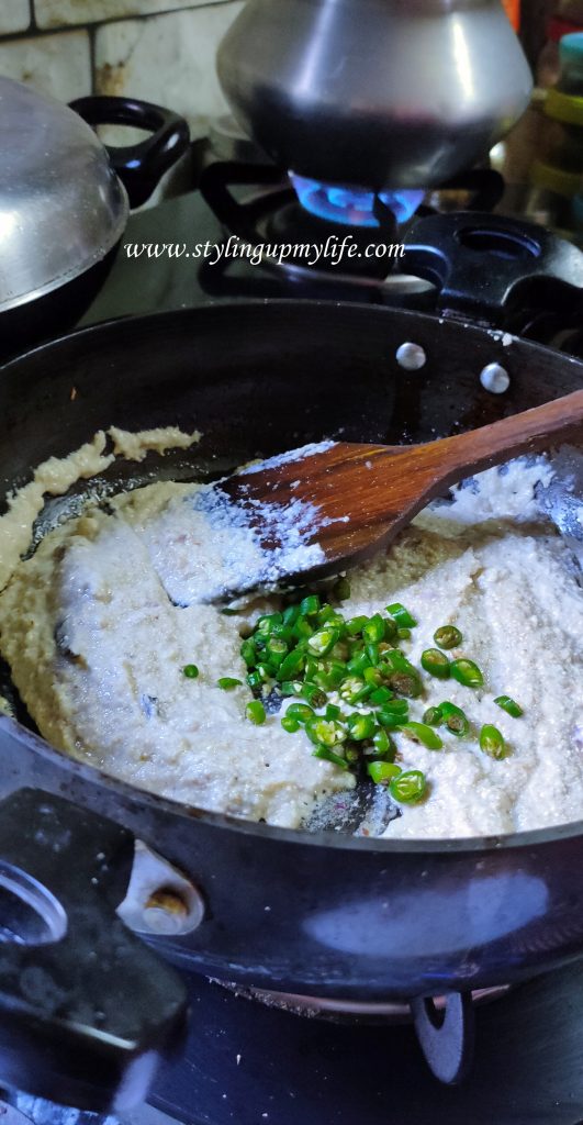 Green chillies Chicken Rezala